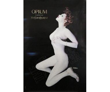 ysl-opium-femme-nue-allongee-w800px