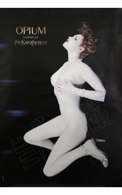 ysl-opium-femme-nue-allongee-w800px